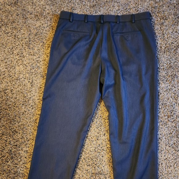 Van Heusen Dress Pants (38x30) - Picture 1 of 4